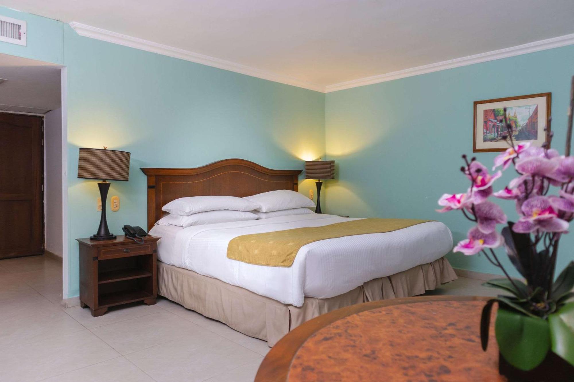 Hotel Faranda Express Puerta Del Sol Barranquilla, A Member Of Radisson Individuals Barranquilla  Ngoại thất bức ảnh