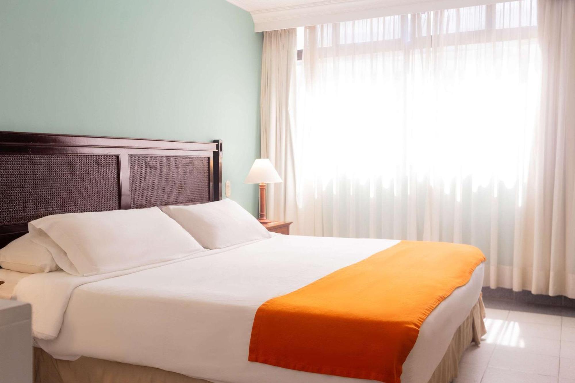 Hotel Faranda Express Puerta Del Sol Barranquilla, A Member Of Radisson Individuals Barranquilla  Ngoại thất bức ảnh